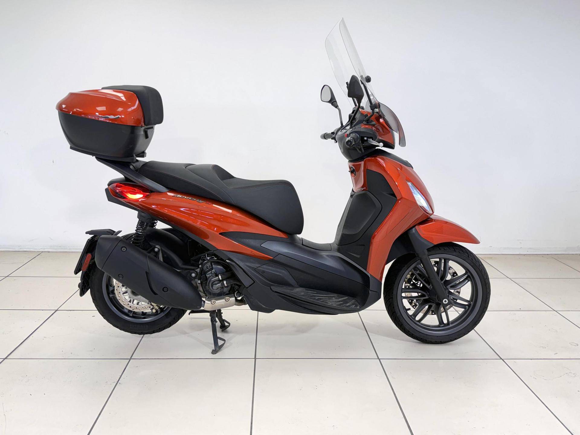 PIAGGIO Beverly 300 ie abs-asr Usato Benzina con km a